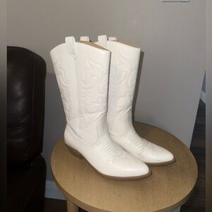 Dream Pairs White Heeled Western Boots